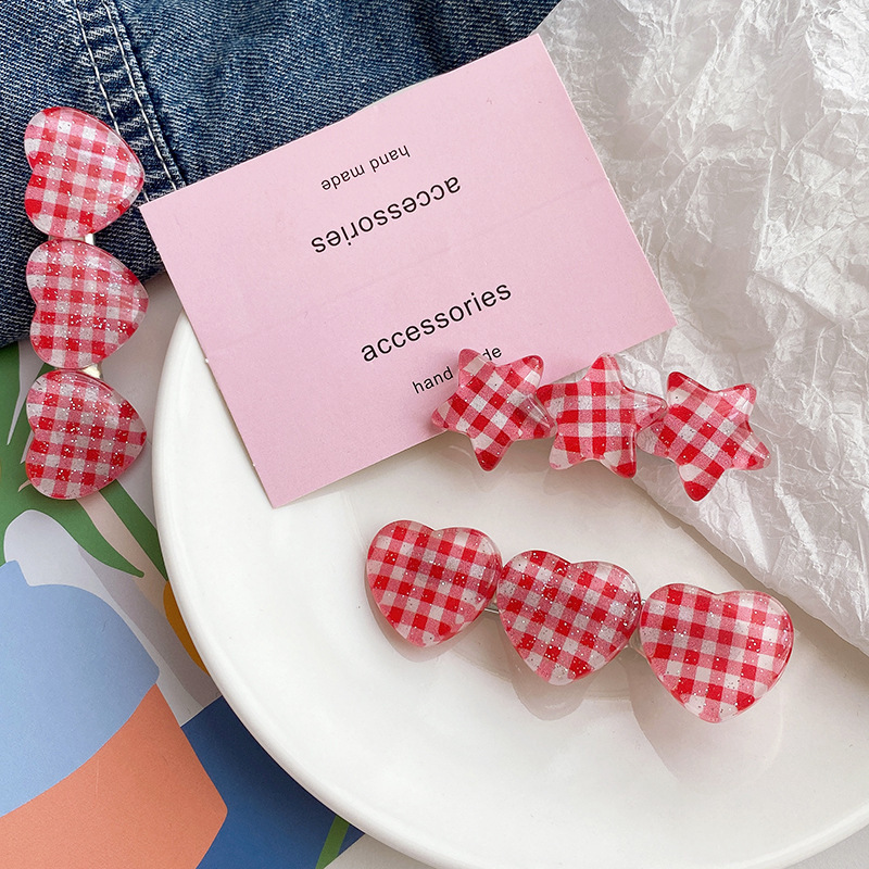 Sweet girl, cute hair clips, heart-shaped stars, red checkered side clips, bangs clips, duckbill clips, straight hair clips Application Scenario