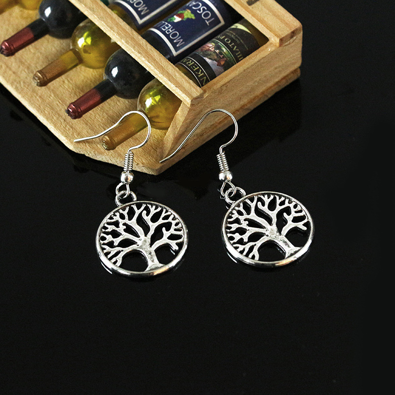 Fashionable and creative Life Tree earrings are selling well. Wholesale of European and American retro earrings. New export products are popular accessories Application Scenario