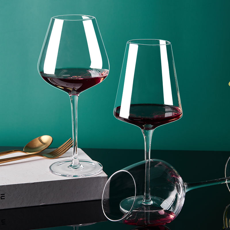 Red wine glass set, large high-end household wine decanter, European-style glass wine set, 2 couple's tall glasses Application Scenario