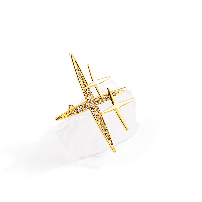 European and American retro metal style diamond-encrusted starfish brooch, suit cardigan, coat, niche pin, simple and elegant accessory Application Scenario
