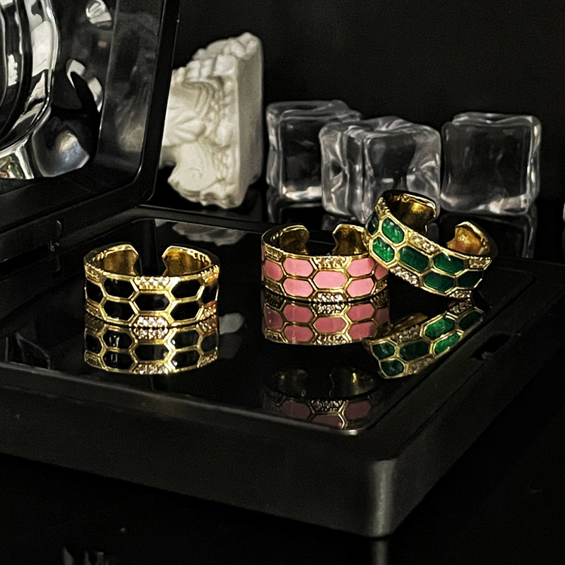 An irregular geometric multi-color glazed open ring with a European and American personality, exuding a high-end feminine charm and a retro, trendy and fashionable style details Picture
