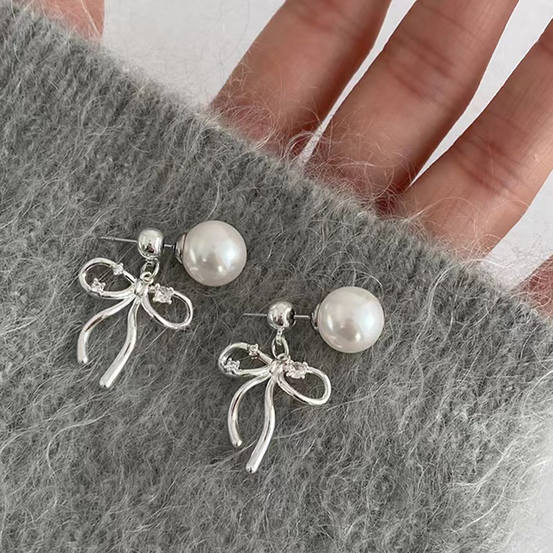 Perfect girl ~ Niche bow pearl earrings for women, 2025 New bestseller stud earrings, versatile earrings, high-end feel full figure