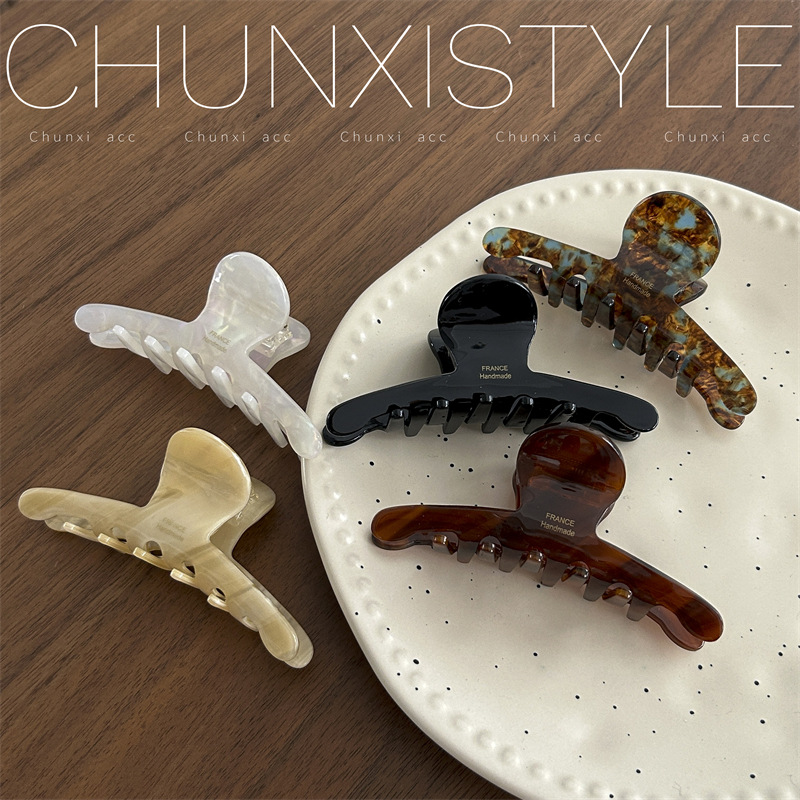Sour hair clips for women exude a sense of sophistication. The back of the head is a wavy shark clip, a popular Korean hairpin accessory Specification drawing