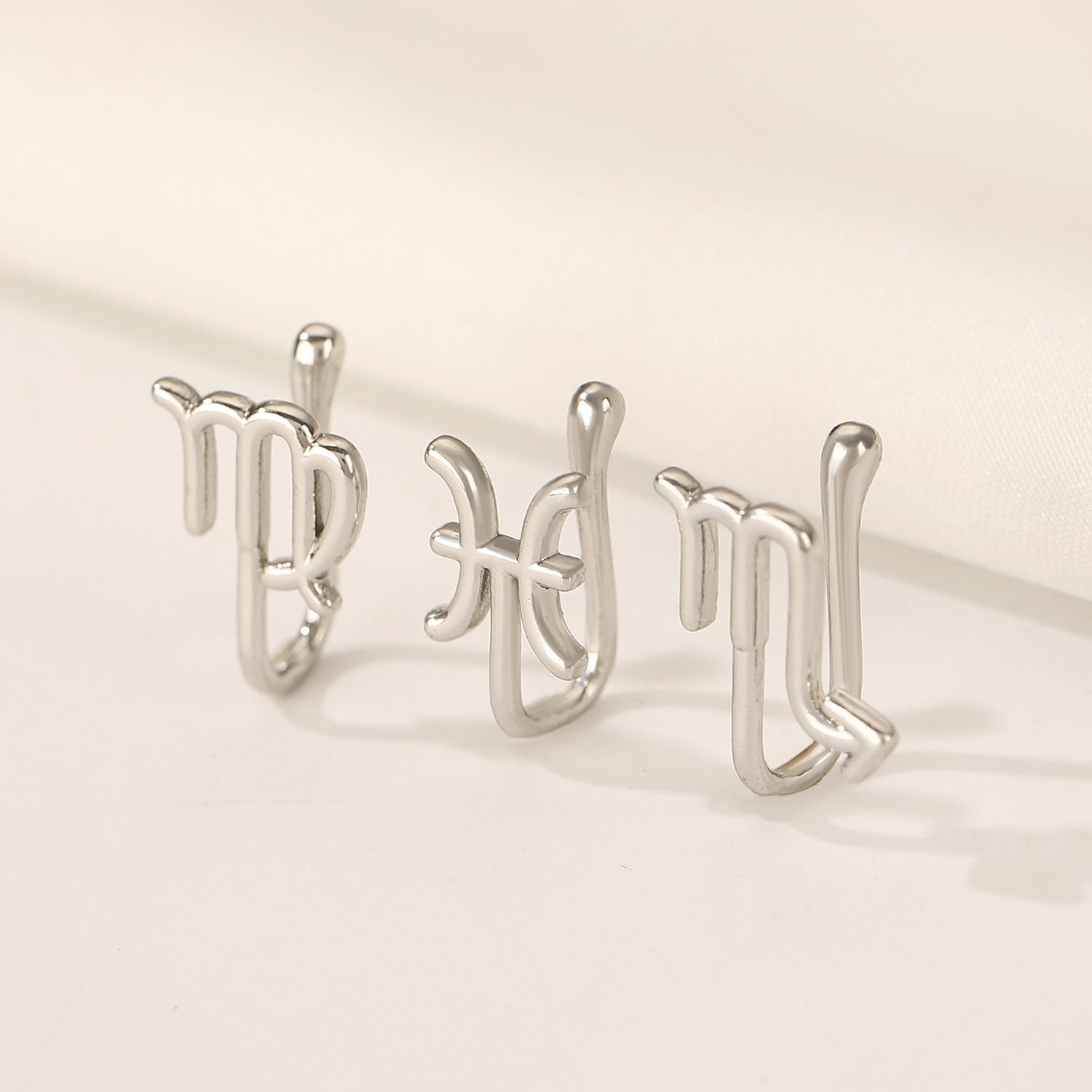 Cross-border European and American 12 zodiac signs non-perforated nose clips and nose rings for women and men, ins style fashionable gold and U-shaped nose ornaments puncture accessories Application Scenario