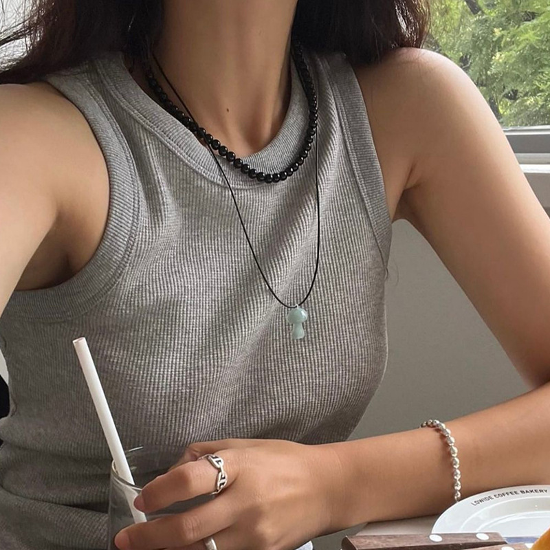 Korean niche inS-style cute mushroom pendant black rope necklace, simple design for women, versatile necklace collarbone chain full figure