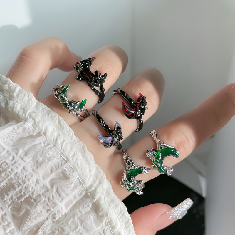 Punk dark thorns moon-wrapped open ring for women's Instagram gender-neutral style, unique and exquisite index finger ring Specification drawing