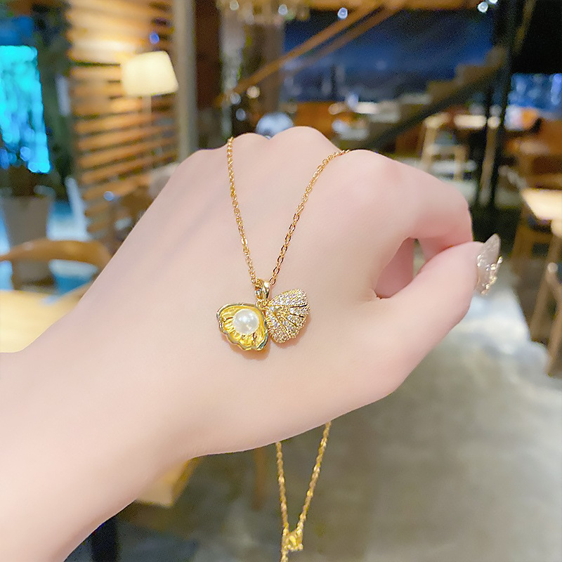 Light luxury and niche style pearl shell necklace, women's micro-inlaid zircon short collarbone chain, elegant night market small accessories wholesale full figure