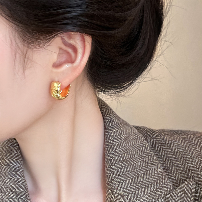 Golden texture U-shaped ear buckles for women's autumn and winter Korean simple and elegant ear ring earrings 2024 new style ring earrings details Picture