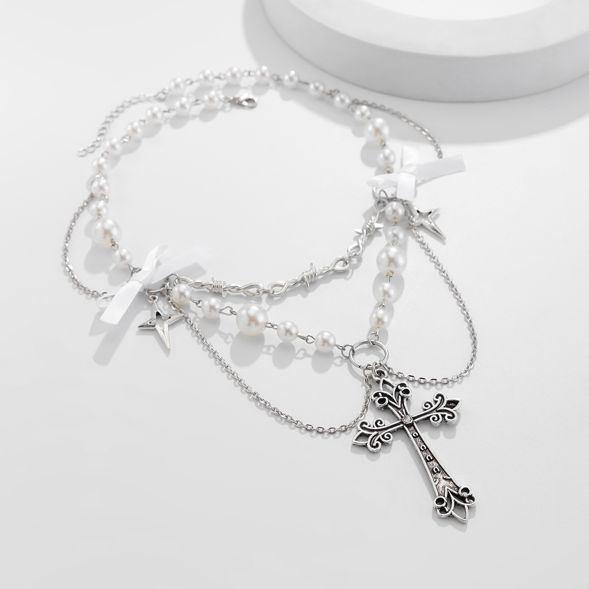 European and American cross-border jewelry cross metal feel bow necklace, fresh and simple alloy imitation pearl collarbone chain Application Scenario
