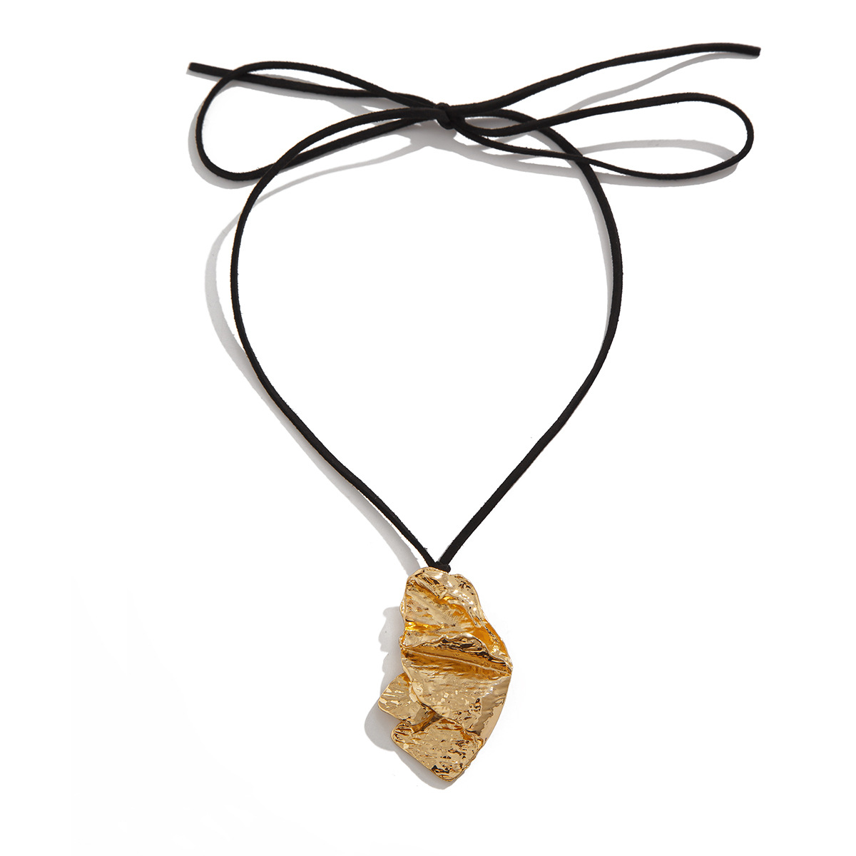 New style of cross-border accessories from Europe and America, punk geometric Korean velvet necklace, women's irregular pleated pendant collarbone chain Item Picture