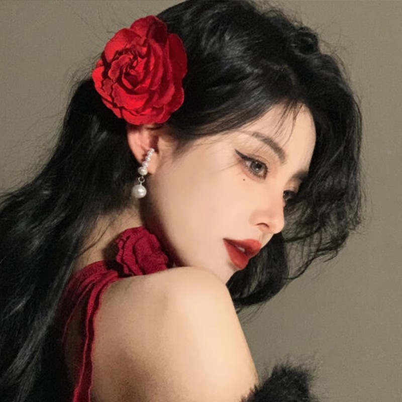 Red retro rose claw headpiece, big red flower hairpin, artificial flower clip, hairpin, artificial flower hair accessory Application Scenario