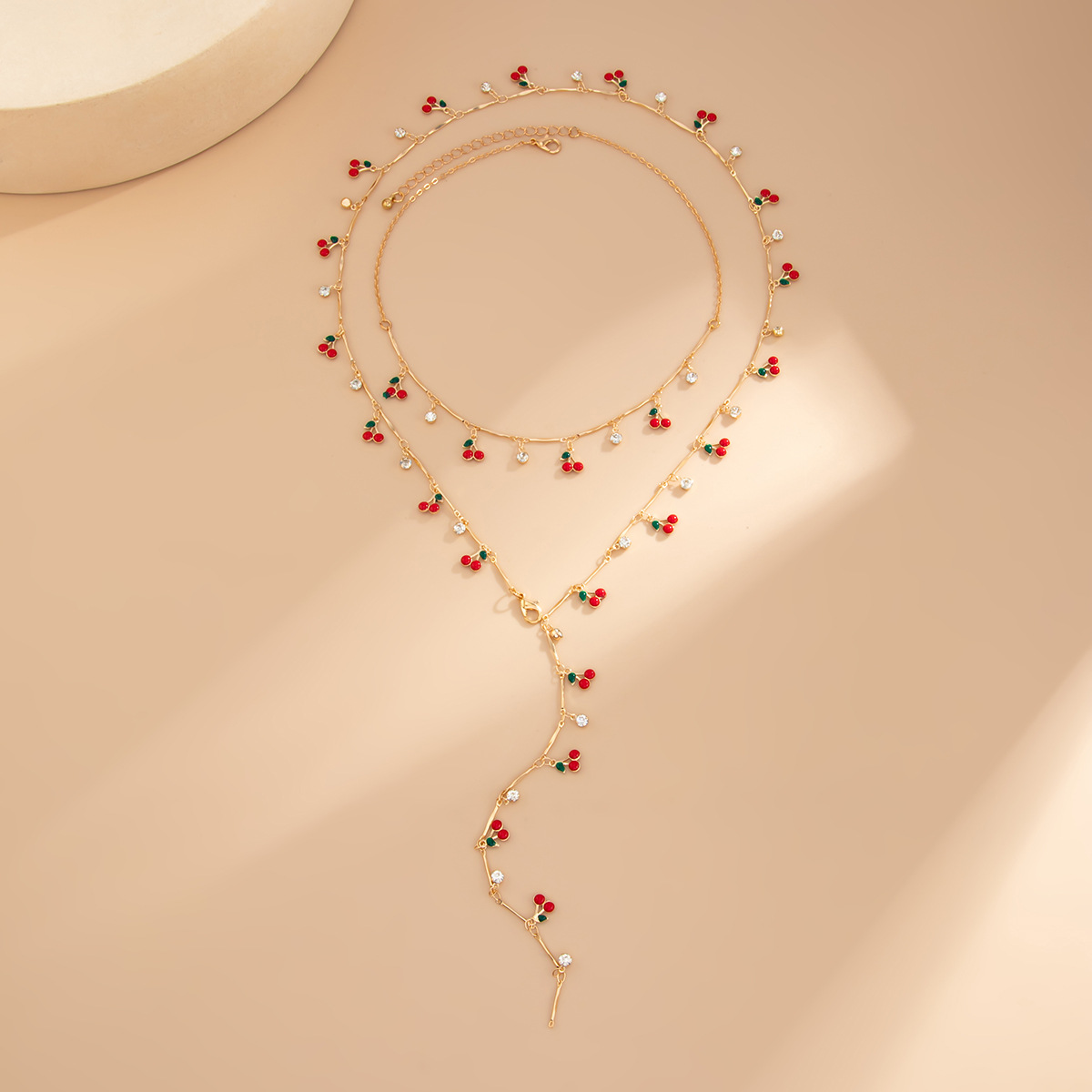 European and American cross-border jewelry summer sweet style cherry Y-shaped pendant necklace, simple and elegant crystal collarbone chain for women Application Scenario