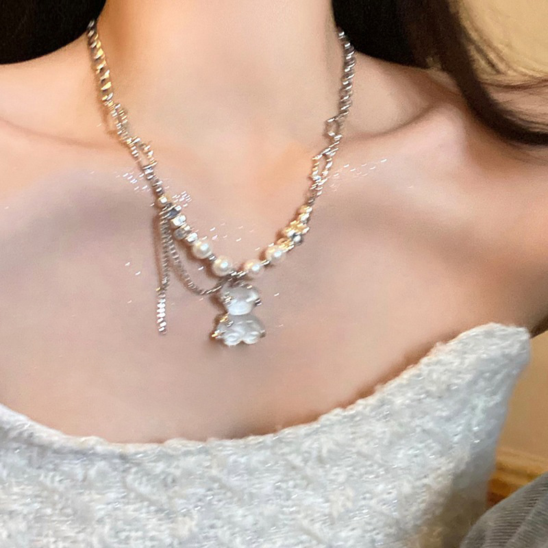 Pearl bear tassel patchwork necklace, a new trendy accessory for women in 2023, a hip-hop sweet and cool girl decoration collarbone chain Application Scenario
