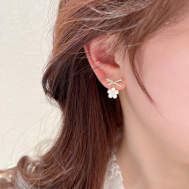 Niche design sense, high-end bow pearl flower earrings, women's summer light luxury stud earrings, 2025 new trend Specification drawing