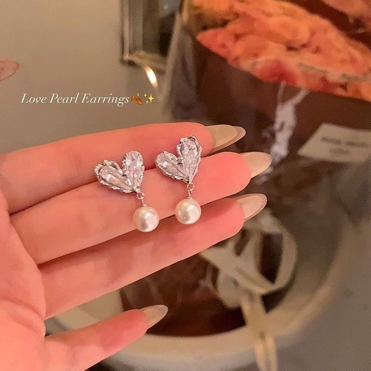 Pearl collection stud earrings for women's Instagram trendy Korean style, light luxury, high-end and elegant retro earrings, 2025 new style earrings details Picture