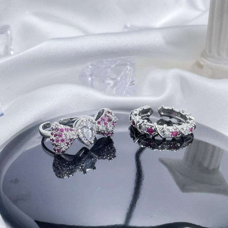 Sweet and cool, light luxury, high-end red diamond three-dimensional bow ring, a sophisticated, fashionable and exquisite index finger ring full figure