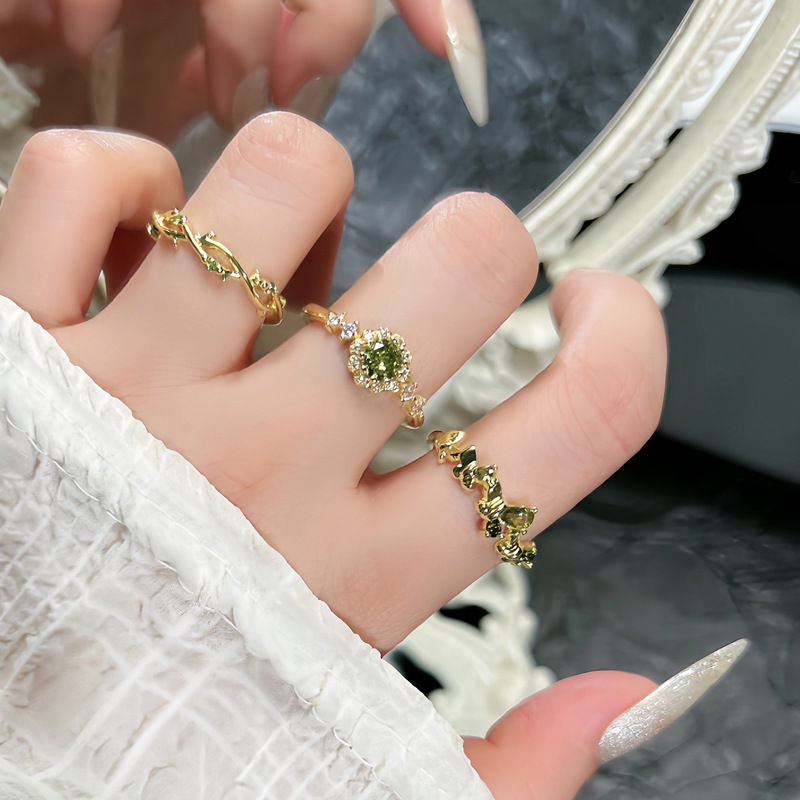 Pure desire style French retro exquisite olive green zircon ring, women's butterfly fashionable geometric light luxury high-end ring details Picture