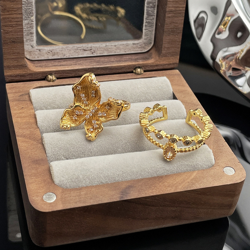 Ancient-style golden butterfly ring for women, set with zircon, with a niche design sense, light luxury and exquisite, double-layer sweet and cool index finger ring trend details Picture