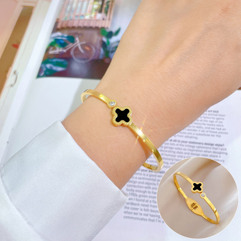 【 All-titanium Steel 】 European and American INS style lucky titanium steel bracelet, minimalist cross-border retro fashionable stainless steel jewelry full figure