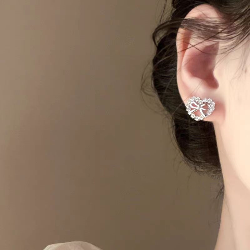 New Korean version sweet and elegant bow stud earrings for women, high-end zircon heart-shaped earrings for commuting, light luxury earrings details Picture