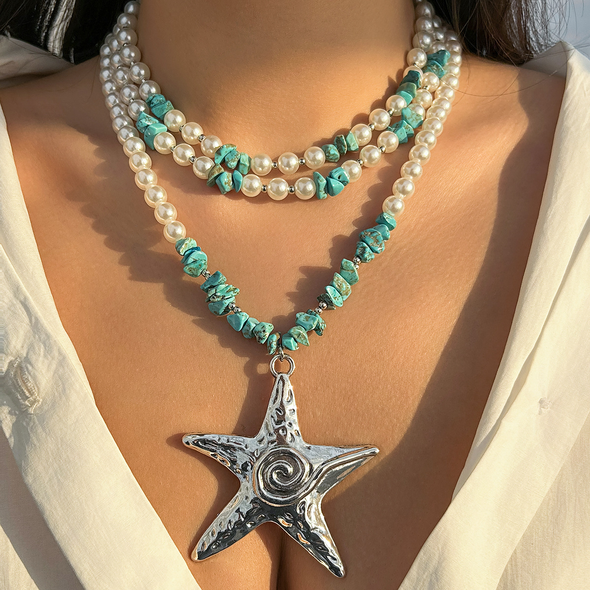 Exaggerated starfish pendant in European and American style necklace women 's neckchain with a niche stacked imitation pearl ocean style necklace full figure