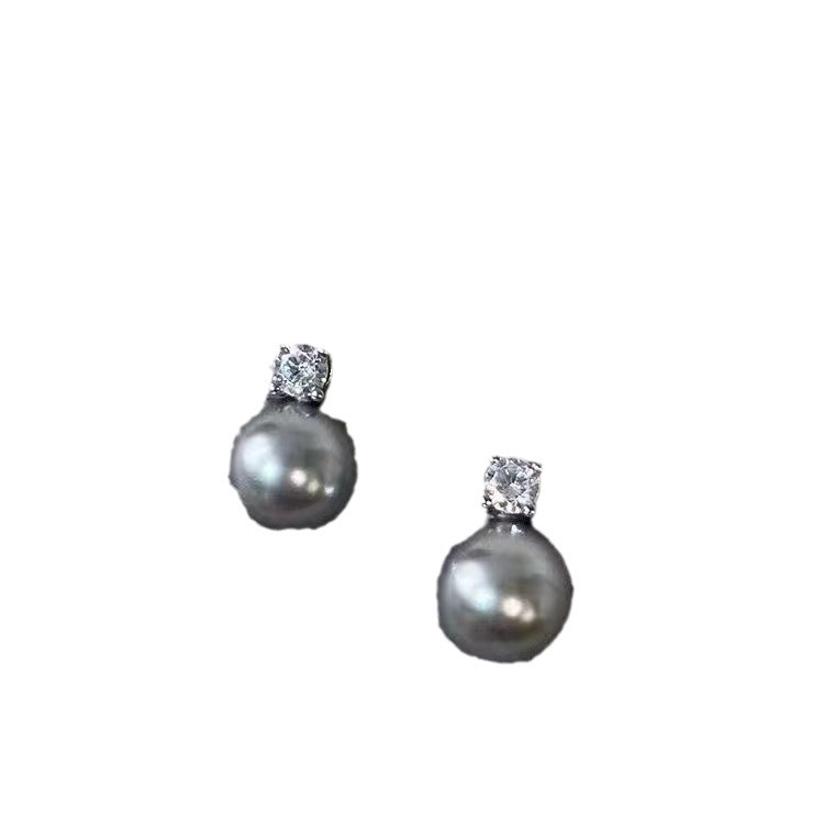 A single zirconia in a cold silver-gray color is so numerous. The grey pearl stud earrings are a niche, light luxury, and high-end design accessory for women Item Picture