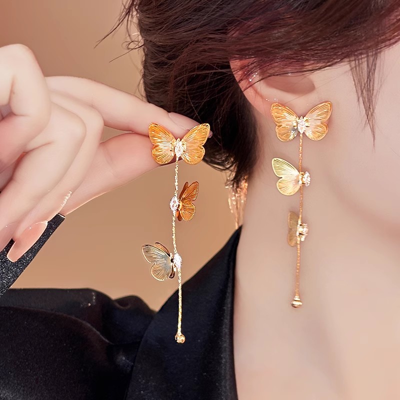 The golden three-dimensional butterfly tassel earrings exude a feminine, light luxury and high-end feel. The design of the earrings is exaggerated and can make the face slimmer details Picture