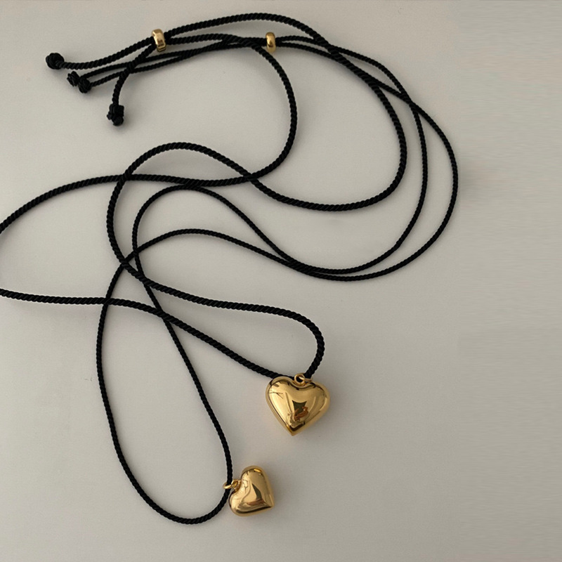 A long braided rope metal heart-shaped pendant necklace for women, a unique, retro, simple and versatile Korean necklace with a stylish look details Picture
