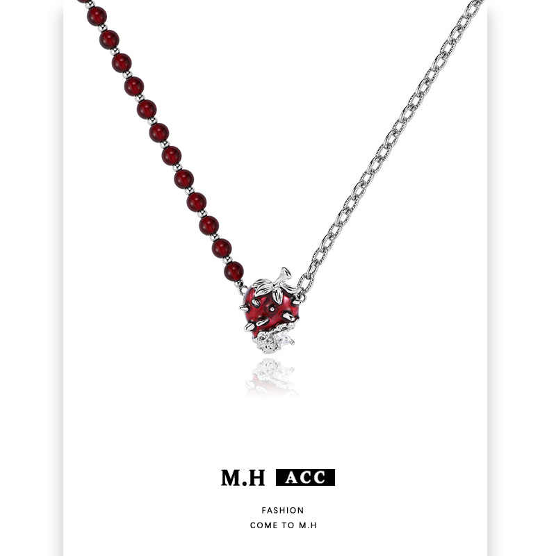 Original thorn strawberry necklace, versatile for women's fashion, sweet and cool, spicy girl style, high-end beaded patchwork collarbone chain necklace full figure