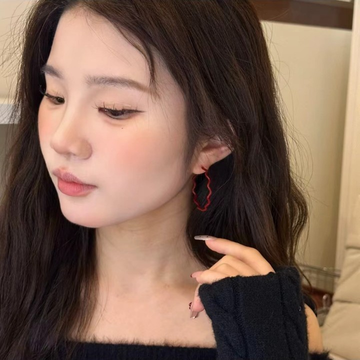 Exaggerated retro Ankela red wavy ring ear rings, a 2025 bestseller, high-end and versatile stud earrings Application Scenario