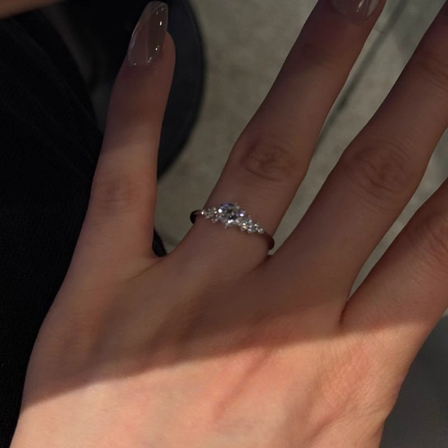 French cold and elegant diamond zircon ring, gentle and refined for women, light luxury and niche design, high-end and versatile open ring Specification drawing