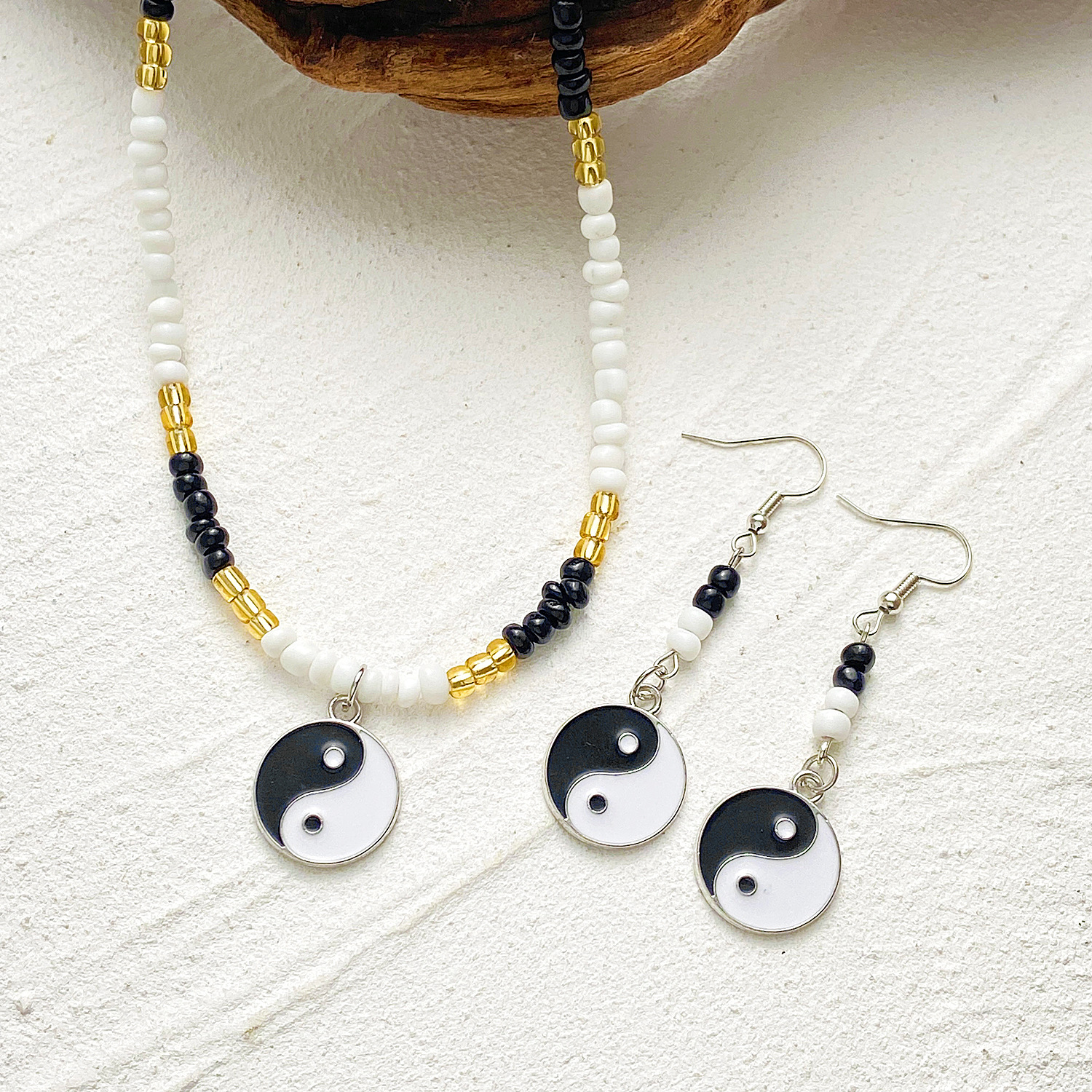 European and American cross-border retro beaded necklace, earrings, jewelry, women's set, black and white Tai Chi, Bagua, Yin and Yang earrings, collarbone chain Application Scenario