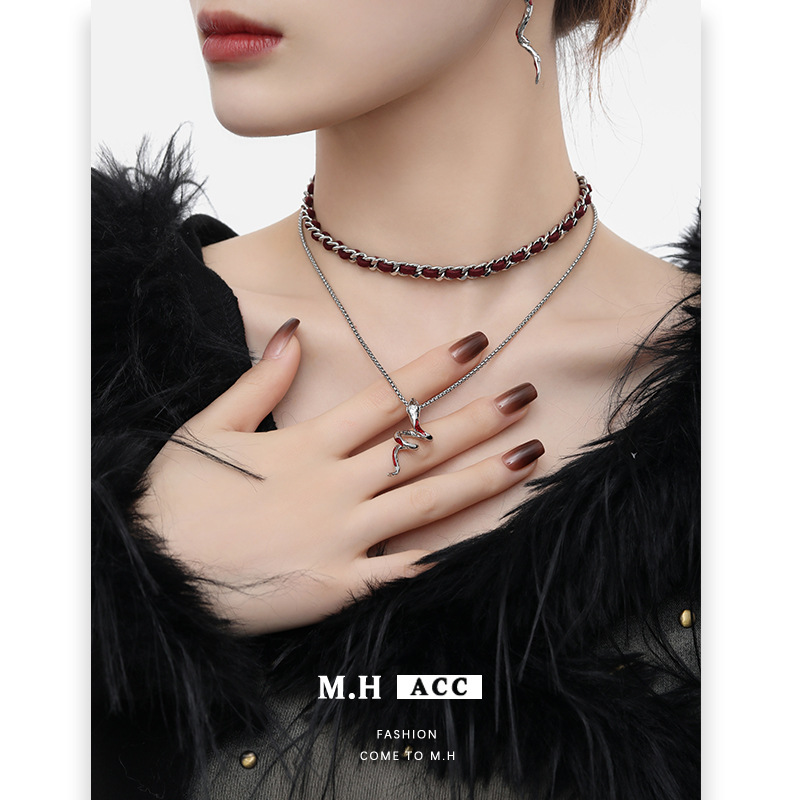 Red velvet rope Snake Year necklace accessory for women, new sweater chain, light luxury and high-end, niche design style, versatile pendant details Picture
