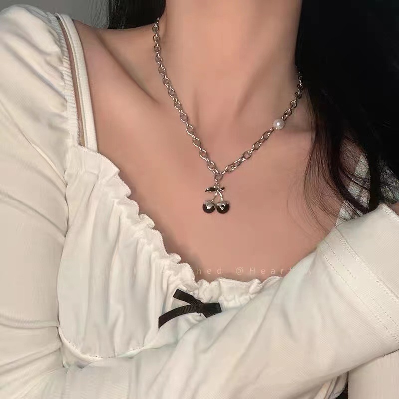 Sweet and cool black cherry necklace, female collarbone chain, Instagram hip-hop hot girl dancing, niche design neck accessory full figure