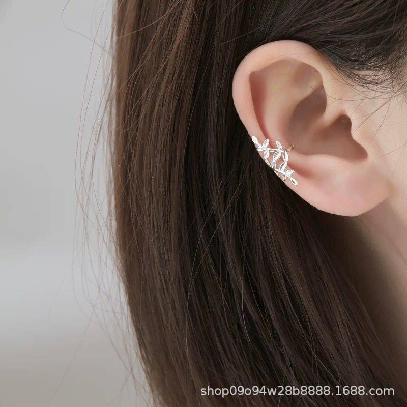 Leaf Leaf Ear Clip, a long, simple, fresh, forest-style retro student ear bone clip without ear holes full figure