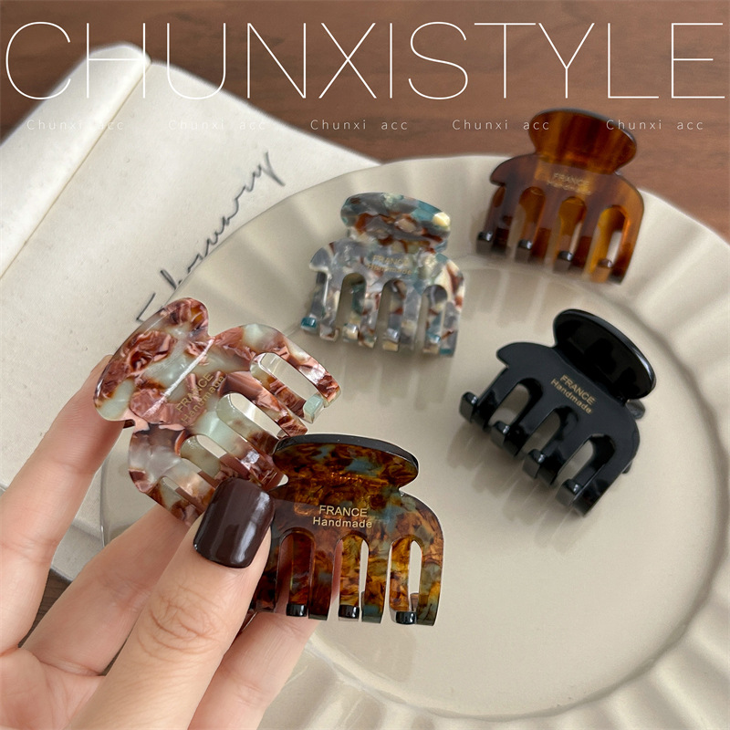 Korean atmosphere, ins style, retro caramel lines, dark brown mint, curved teeth, medium-sized updo hairpin, shark clip Specification drawing
