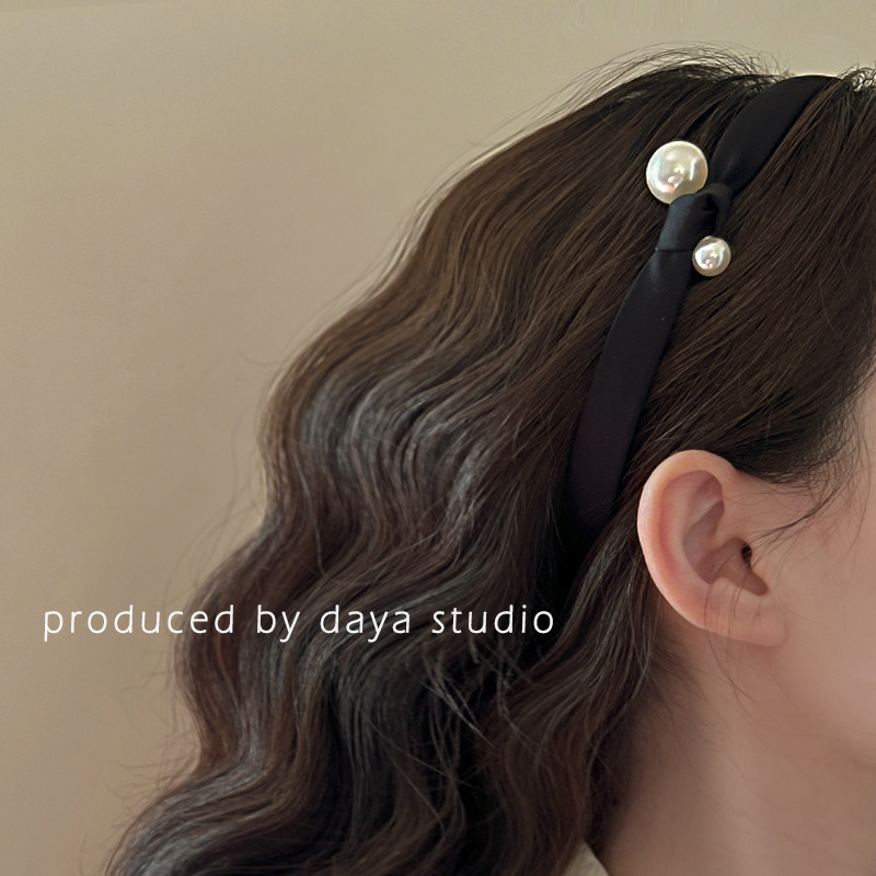 The 2025 new French retro satin hairband and hair accessory, with a fine pearl knot hairband, exudes a high-end feminine charm and a stylish headband Application Scenario