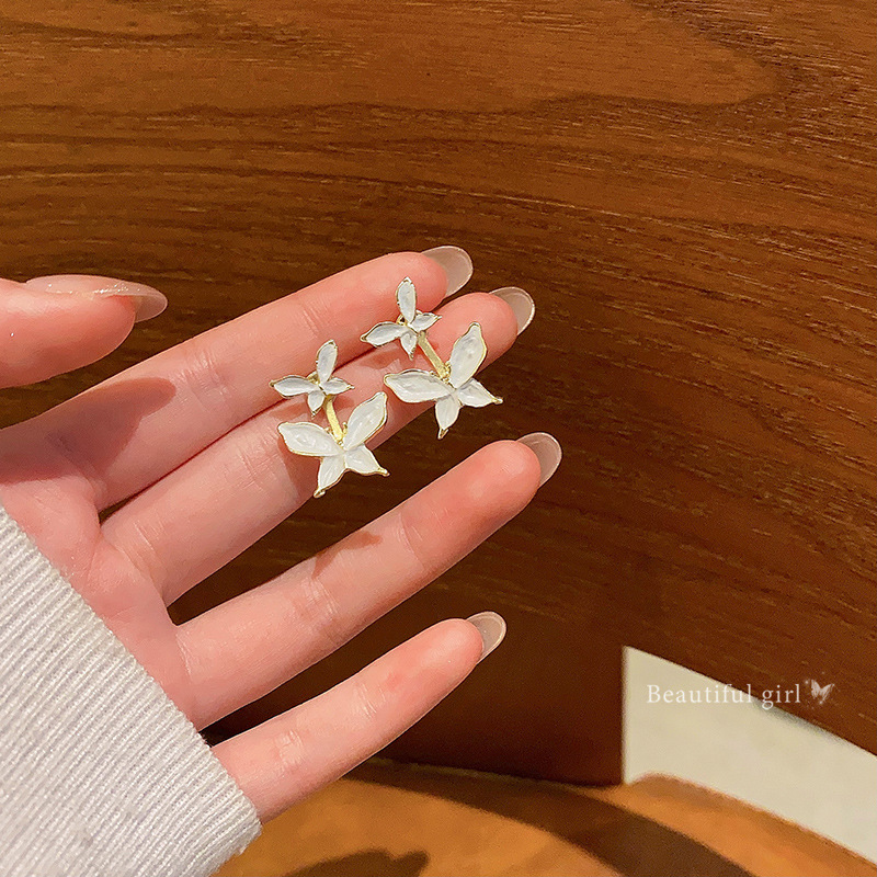 Light luxury and fashionable, super ethereal charm, versatile butterfly earrings, high-end design sense, back-hanging ear studs, the same style of earrings as Internet celebrities full figure