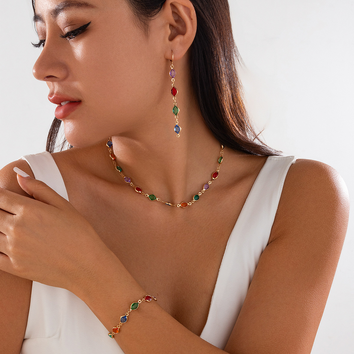 European and American cross-border jewelry fashion dopamine-inlaid crystal necklace, high-end tassel beaded collarbone chain for women full figure