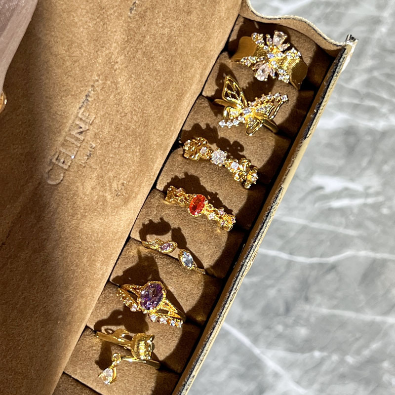A unique opening ring with a brushed lily of the valley style that has become a bestseller on Xiaohongshu. A woman wears it in layers, exuding a refined and slightly luxurious charm Specification drawing