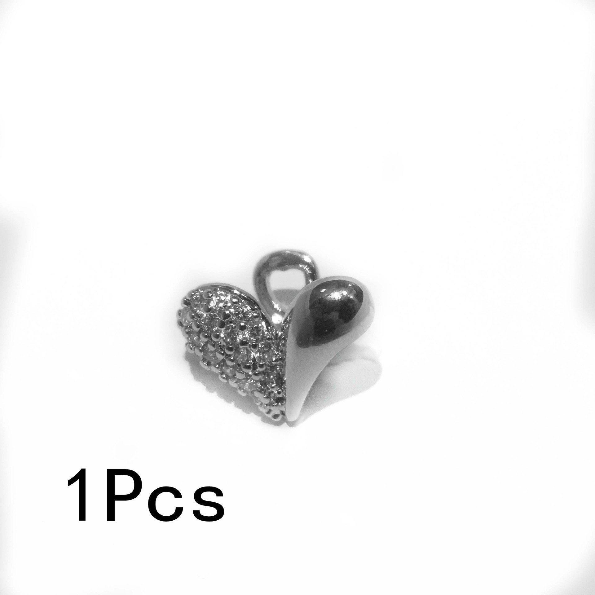 Cross-border new micro-inlaid heart, semi-zirconia, semi-polished single gold dental set, hip-hop dental set teethgrillz Application Scenario