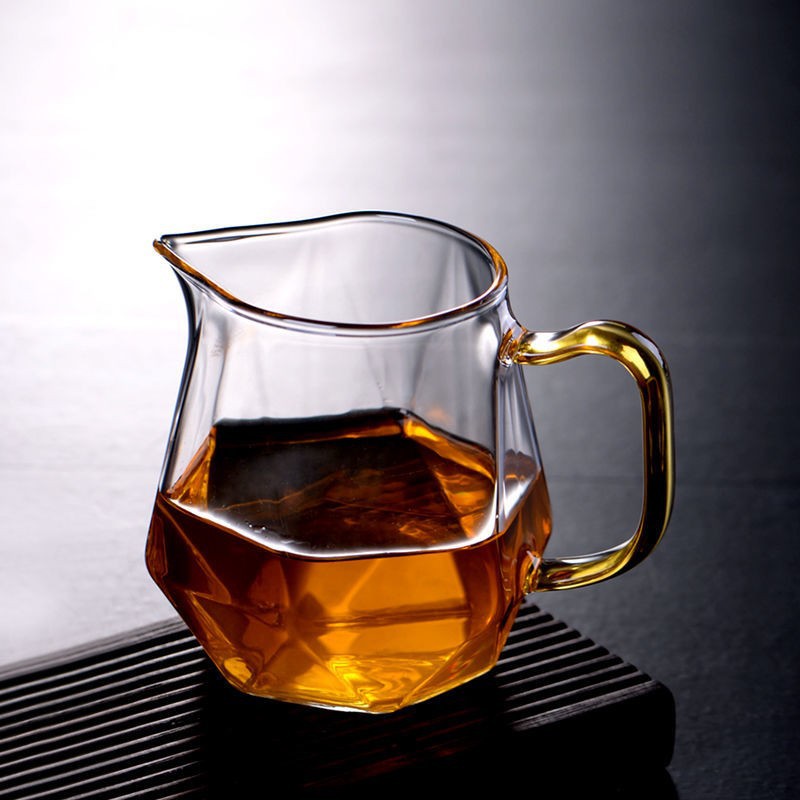 Glass fair cup, diamond-shaped tea tray, thickened public cup, tea divider, large tea set, high-end transparent and transparent tea strainer cup full figure