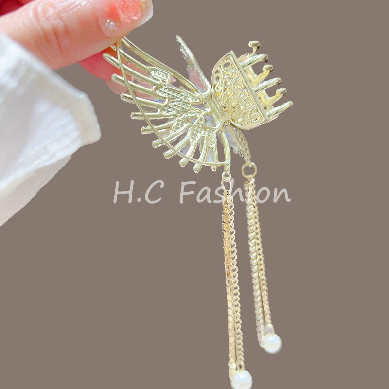 High-end black crystal angel wing pearl tassel grappling clip, feminine shark clip, back of the head updo hair clip details Picture