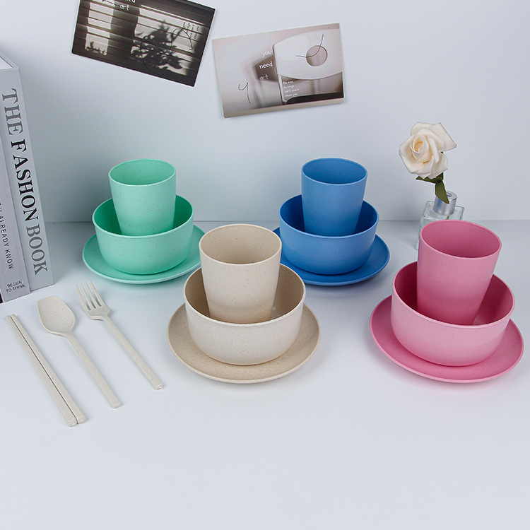 Cross-border Amazon wheat bowl, cup and plate portable tableware, paper box packaging, knife, fork, spoon, salad plate set, gift set Application Scenario