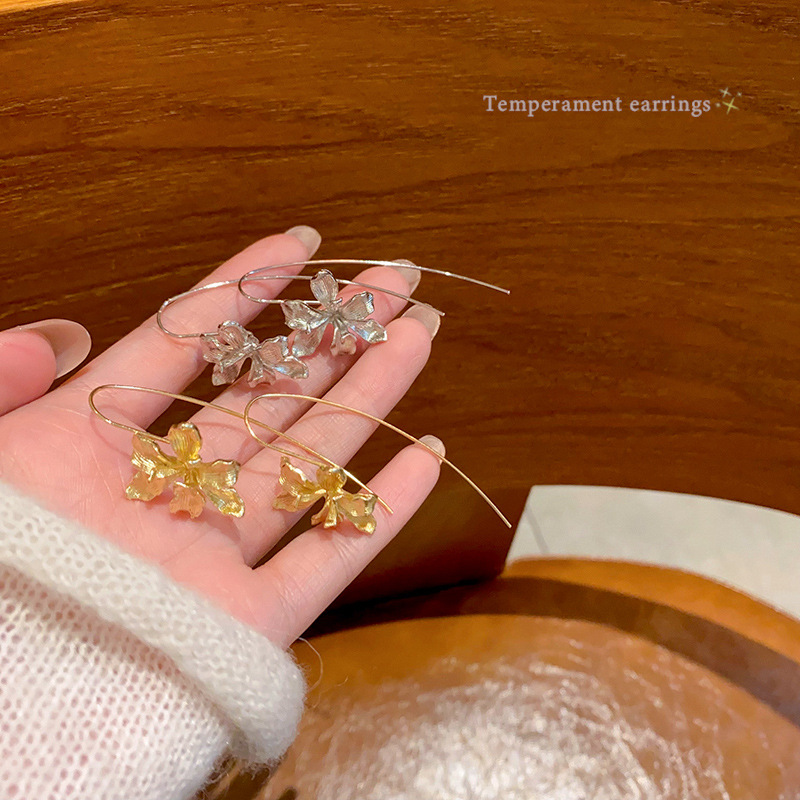 Iris flower earrings for women 2024 New bestseller Stud earrings, light luxury and high-end, niche retro and mid-style earrings full figure