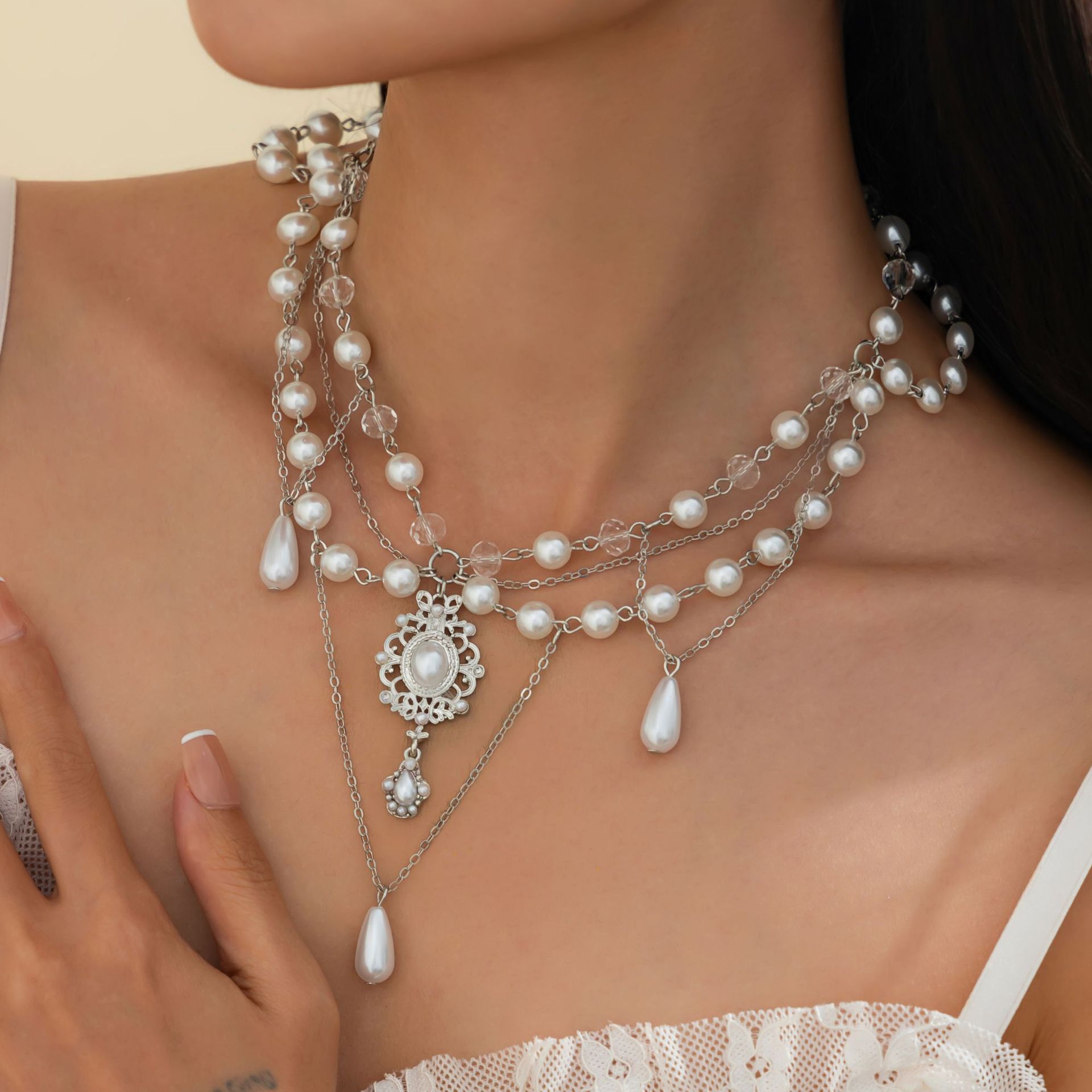 European and American cross-border jewelry, Baroque pearl teardrop-shaped pendant, collarbone chain, sweet tassel alloy beaded necklace details Picture