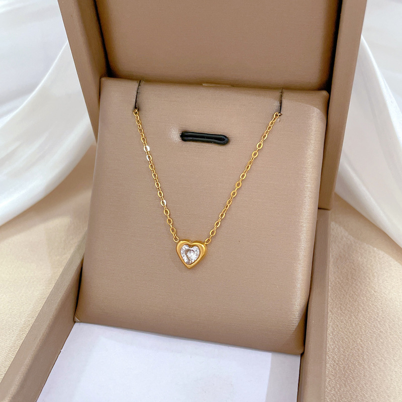 【 All-titanium Steel 】 Cold style, heart-shaped, personalized, minimalist style, real gold necklace inside the furnace, female Instagram influencer collarbone chain full figure