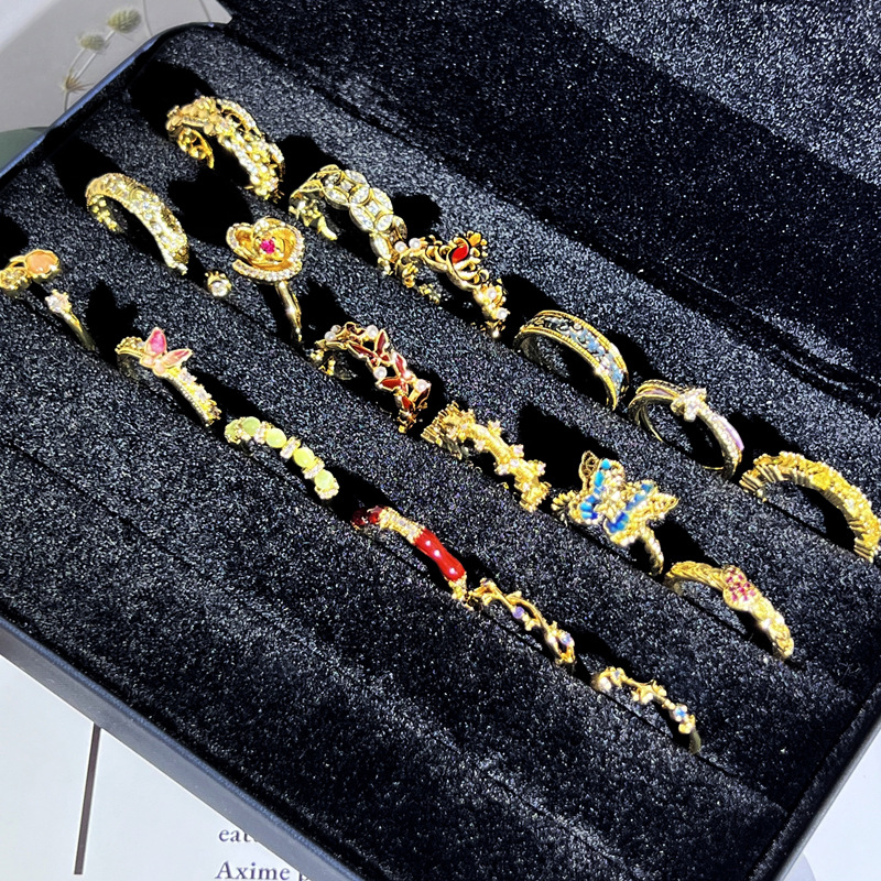 2025 New Chinese-style Internet celebrity retro brushed Fashion Exquisite Ring, Women's Gradient Gilt Enamel Butterfly Light Luxury ring Application Scenario