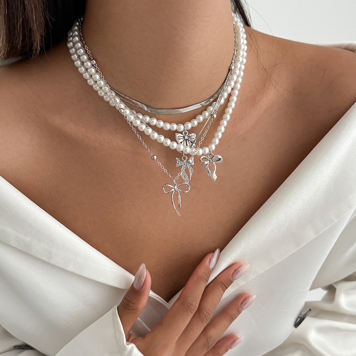 European and American cross-border jewelry punk style heart-shaped alloy pendant necklace, unique tassel heart twist chain, collarbone chain details Picture