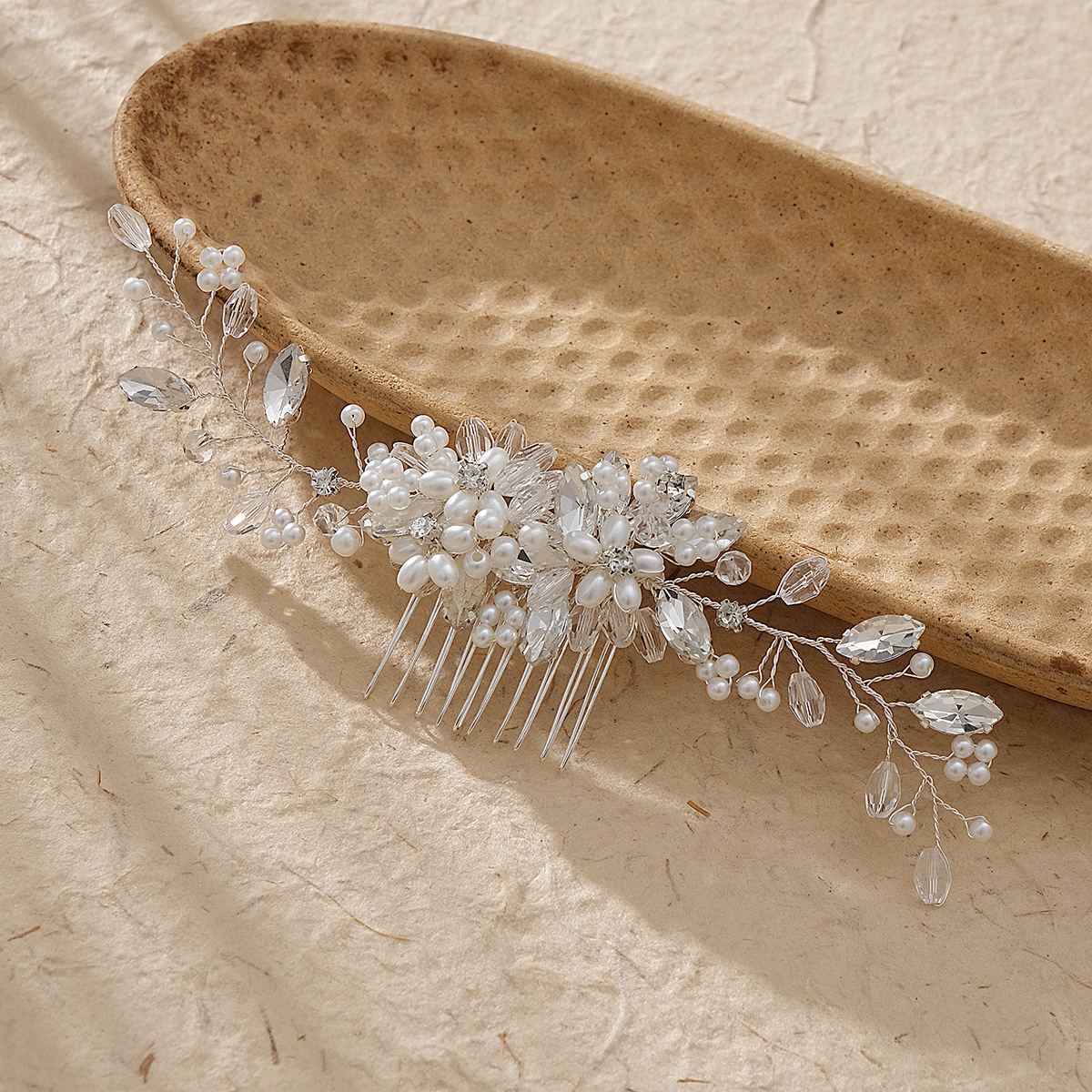 Bridal accessories, photo studio photo accessories, ancient costumes, Hanfu, updo, headwear, new European and American hair combs, handcrafted pearl combs Specification drawing
